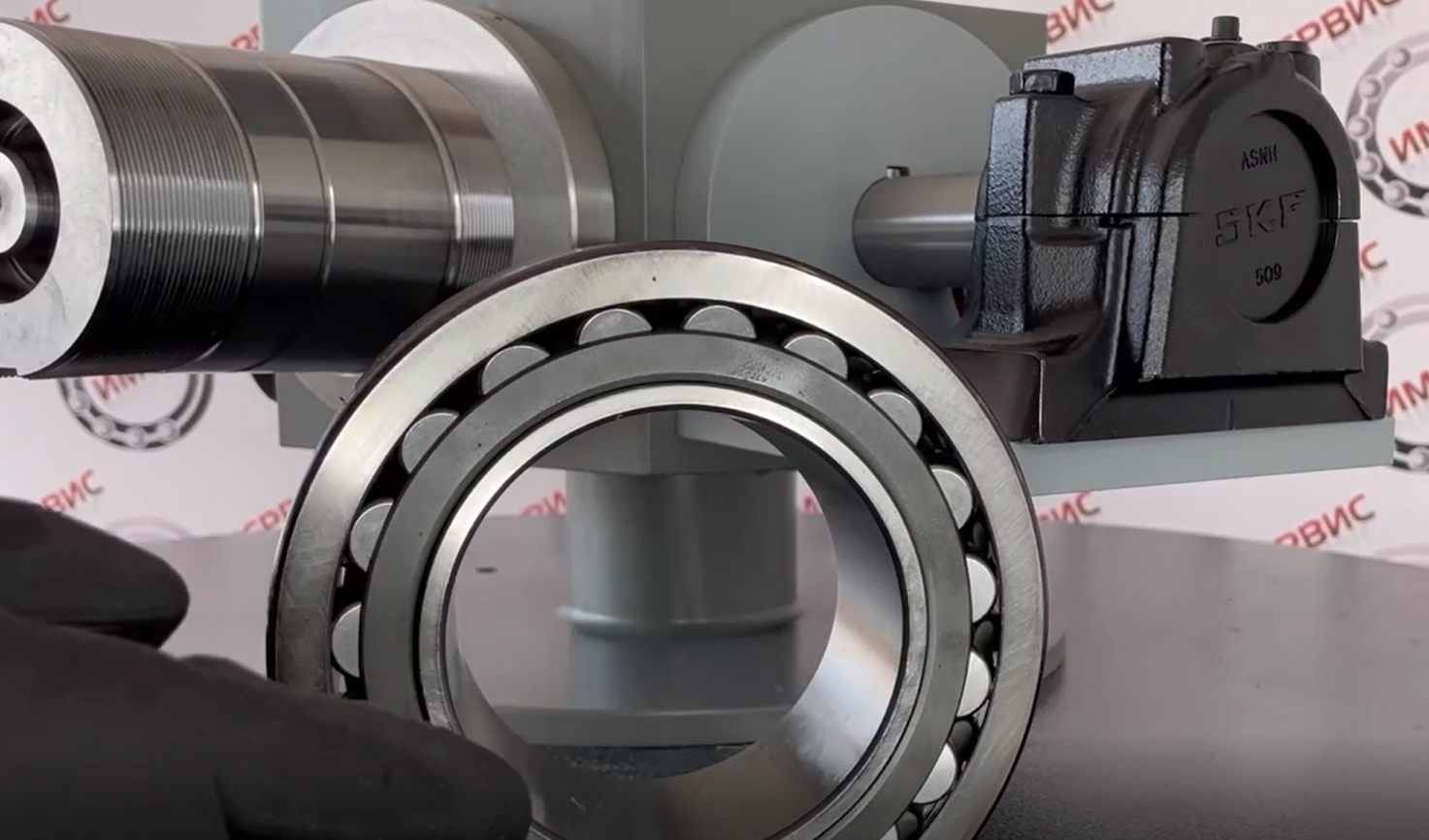 How to measure the radial clearance in a bearing